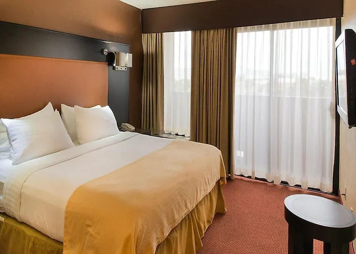 Greentree West Hotel