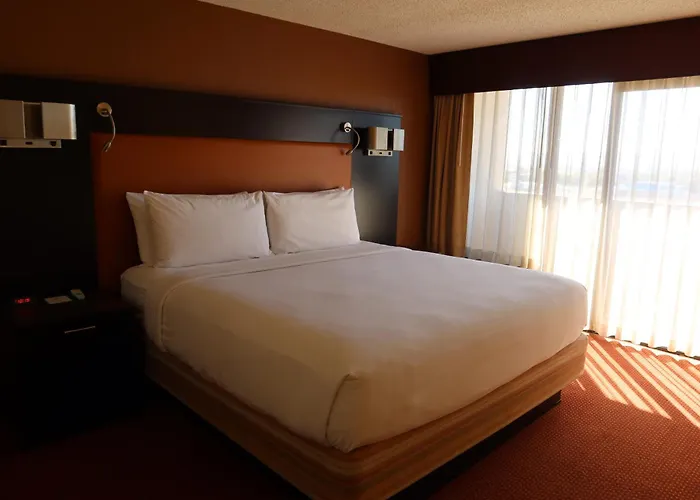 Greentree West Hotel